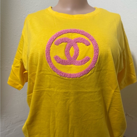 Vibrant Yellow Tee with Pink Emblem Chanel - Picture 2 of 3